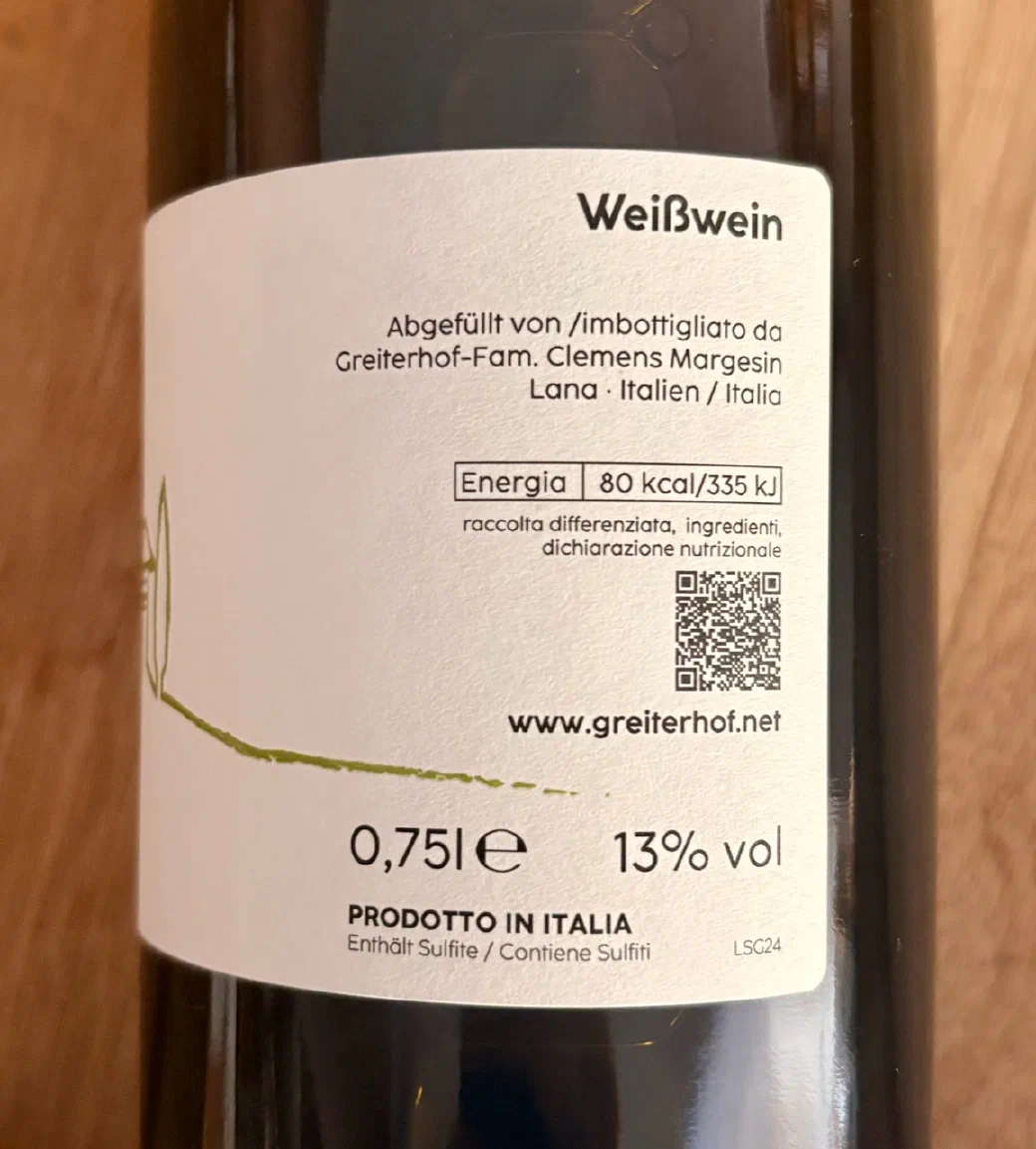 Rückenetikett des Weißweins Vigilius mit Angaben zu Abfüller, Inhalt und Alkoholgehalt