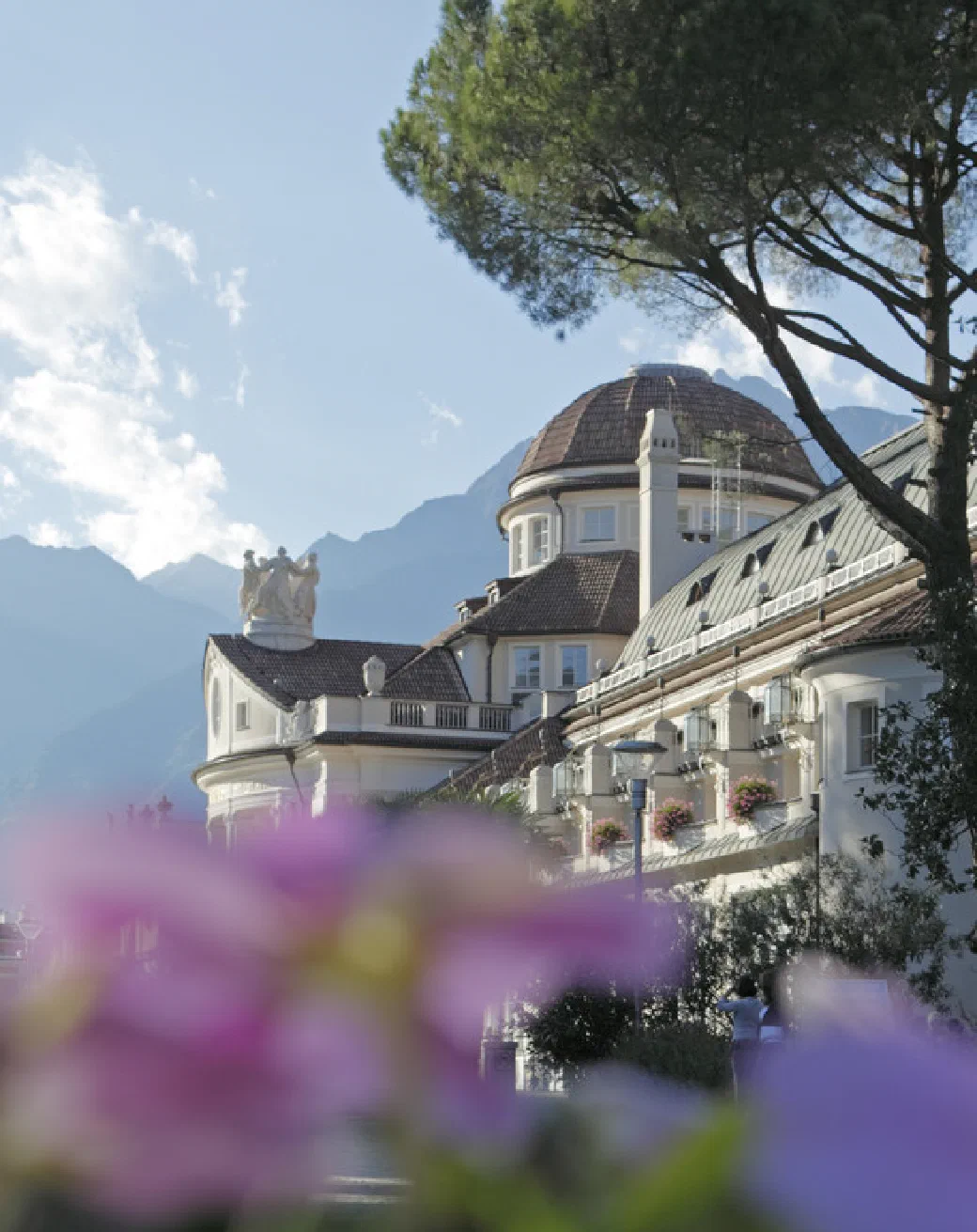 Meranese con vista su montagne e valle