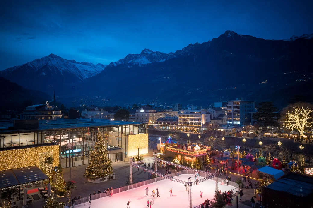 Terme Merano e atmosfera serale invernale nel Meranese